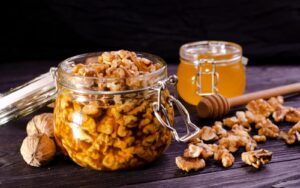 Мед с добавками - какой бывает, от чего помогает, как сделать самому - популярные рецепты